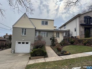 800 De Lalla Terrace, Ridgefield, NJ 07657