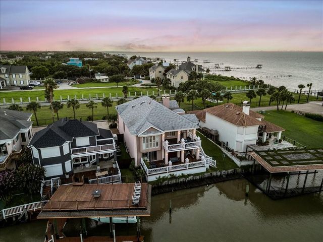123 Port Street, San Leon, TX 77539