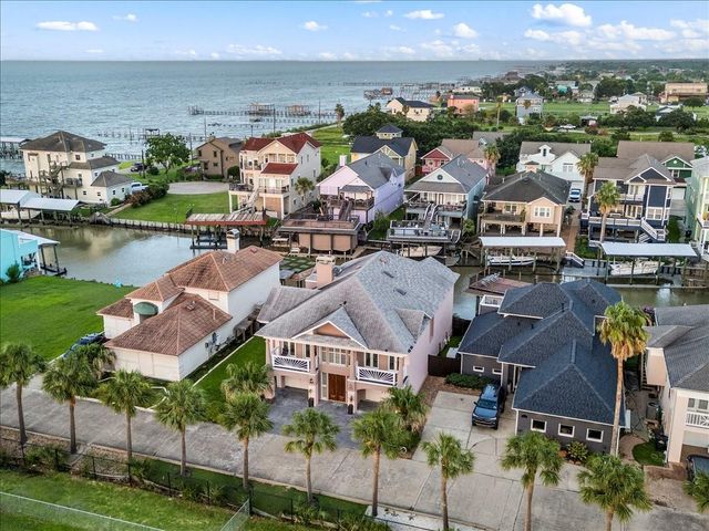 123 Port Street, San Leon, TX 77539