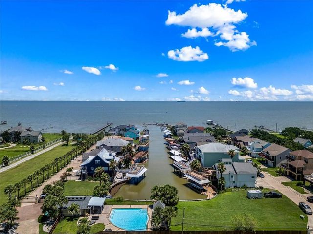 123 Port Street, San Leon, TX 77539