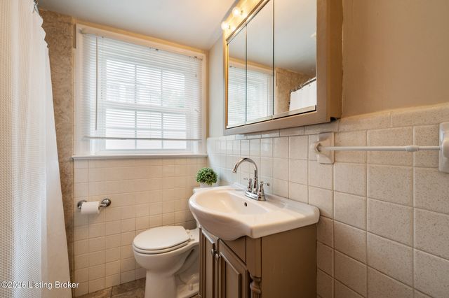 213 Linden Ln, Louisville, KY 40206
