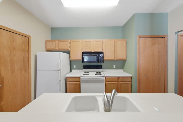 14172 Plymouth Avenue 28, Burnsville, MN 55337