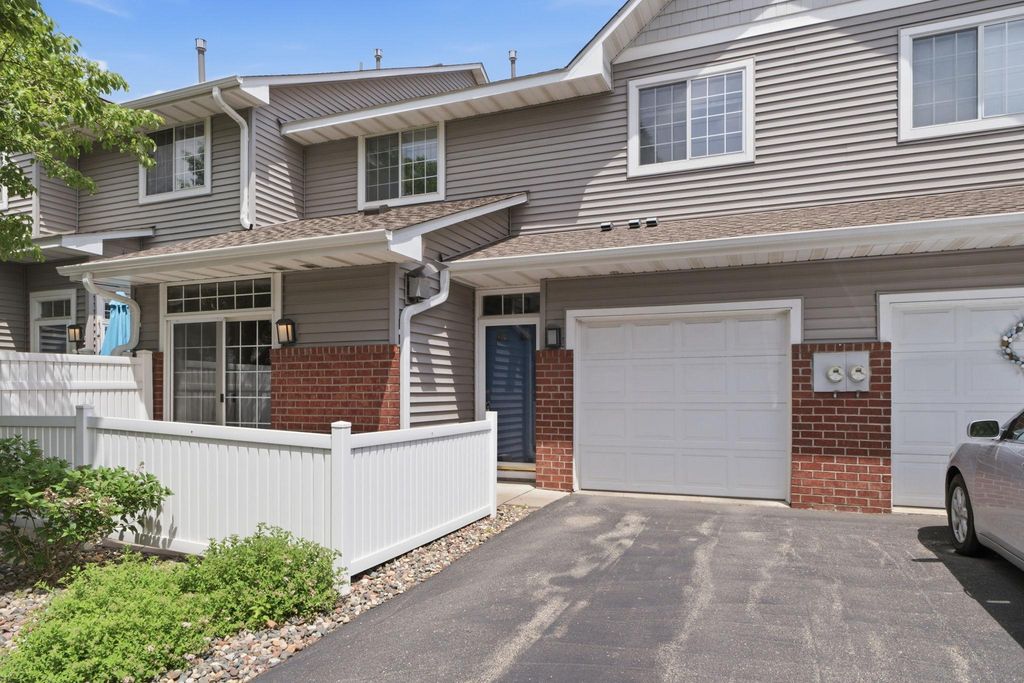 14172 Plymouth Avenue 28, Burnsville, MN 55337