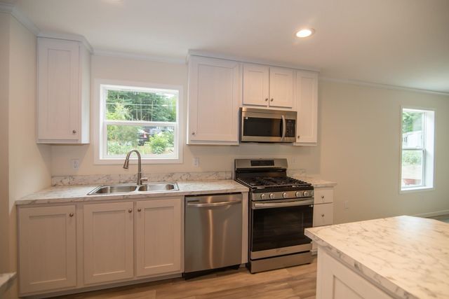 9 Cartwright Drive, Londonderry, NH 03053