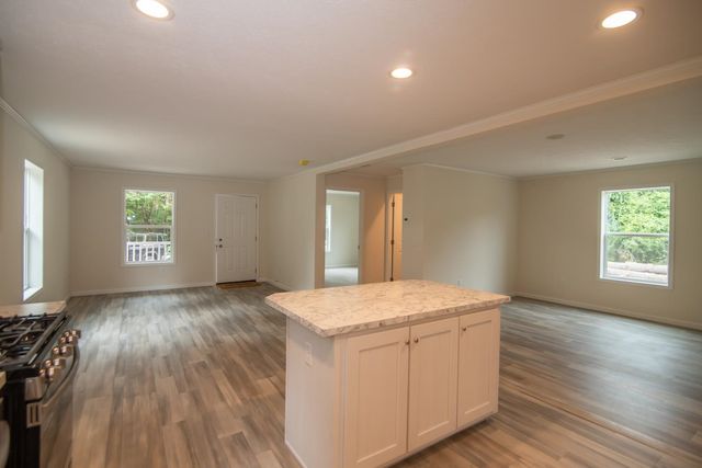 9 Cartwright Drive, Londonderry, NH 03053
