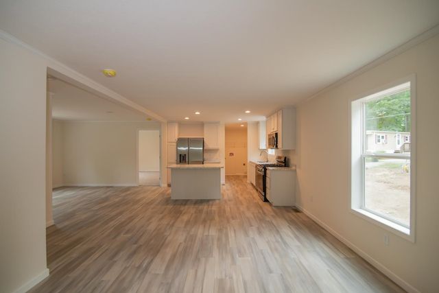 9 Cartwright Drive, Londonderry, NH 03053