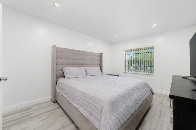 2710 Riverside Drive 201a, Coral Springs, FL 33065