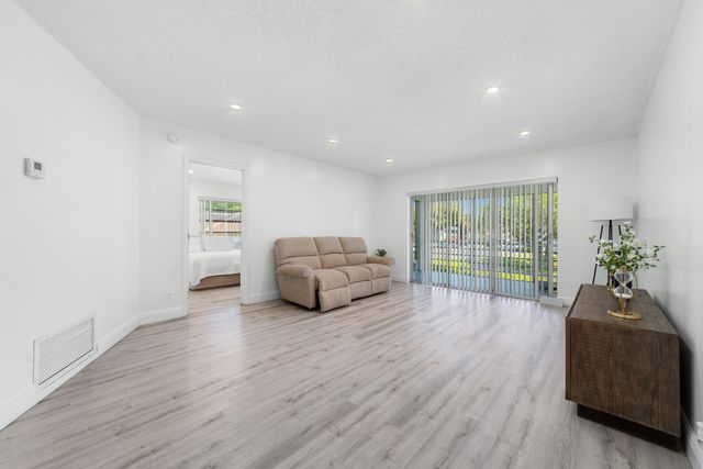 2710 Riverside Drive 201a, Coral Springs, FL 33065