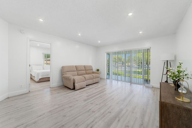 2710 Riverside Drive 201a, Coral Springs, FL 33065