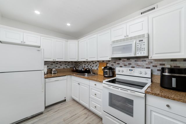 2710 Riverside Drive 201a, Coral Springs, FL 33065