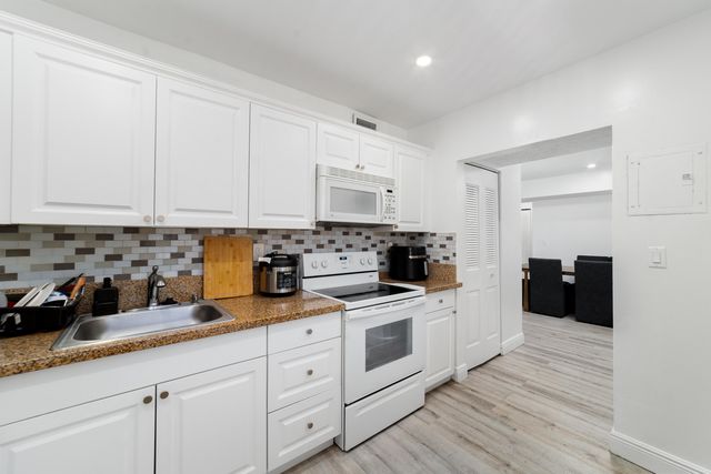 2710 Riverside Drive 201a, Coral Springs, FL 33065