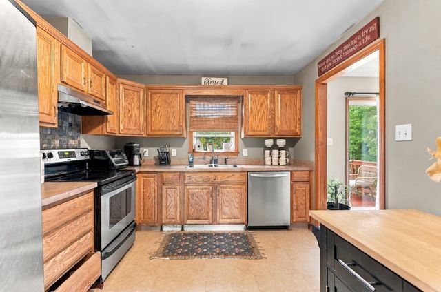 96 Mendall Rd, Acushnet, MA 02743