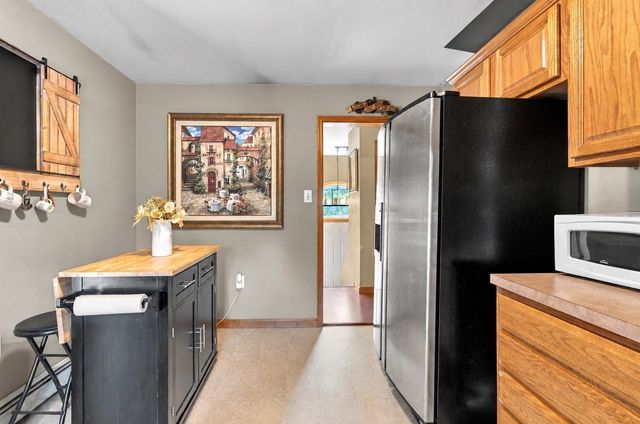 96 Mendall Rd, Acushnet, MA 02743