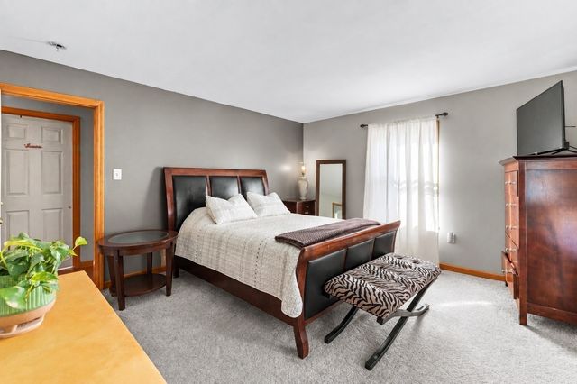 96 Mendall Rd, Acushnet, MA 02743
