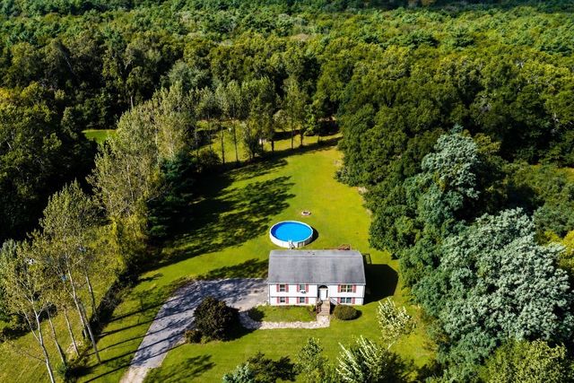 96 Mendall Rd, Acushnet, MA 02743