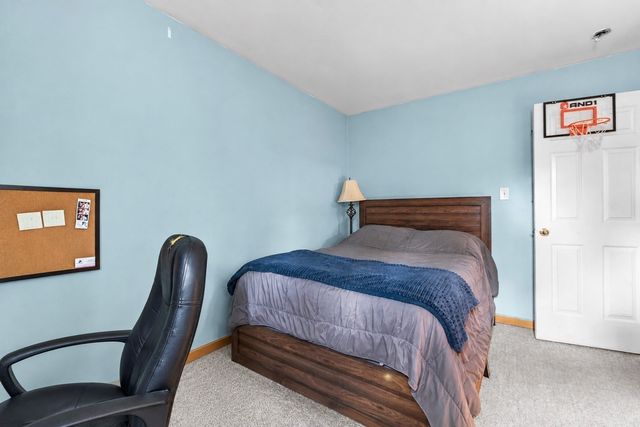 96 Mendall Rd, Acushnet, MA 02743