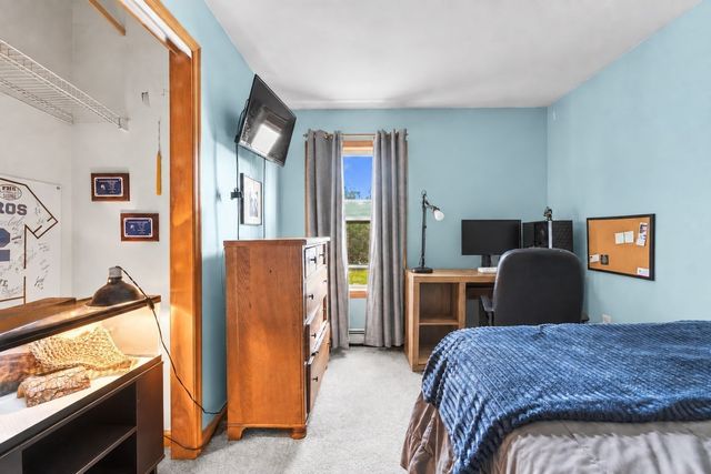 96 Mendall Rd, Acushnet, MA 02743
