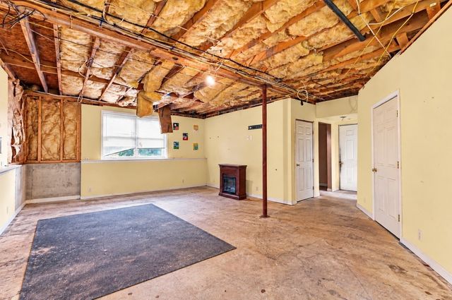 96 Mendall Rd, Acushnet, MA 02743