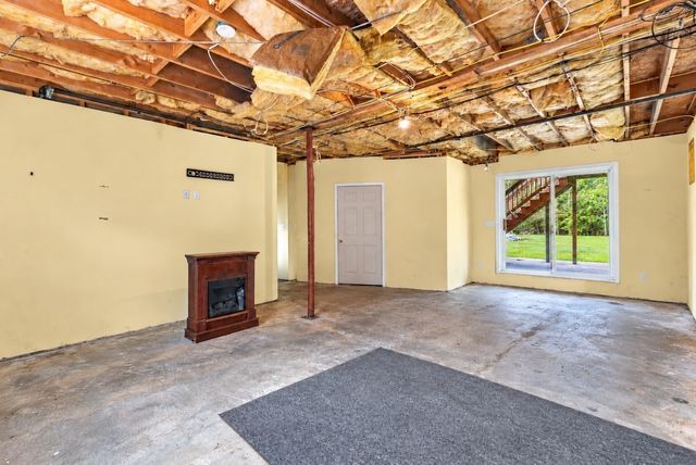 96 Mendall Rd, Acushnet, MA 02743