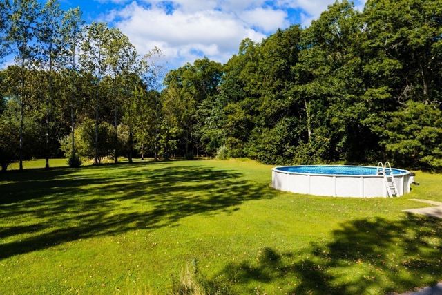 96 Mendall Rd, Acushnet, MA 02743