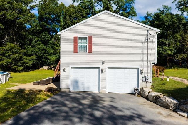96 Mendall Rd, Acushnet, MA 02743