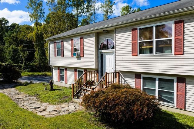 96 Mendall Rd, Acushnet, MA 02743