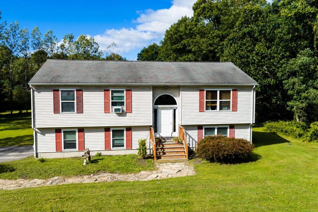 96 Mendall Rd, Acushnet, MA 02743