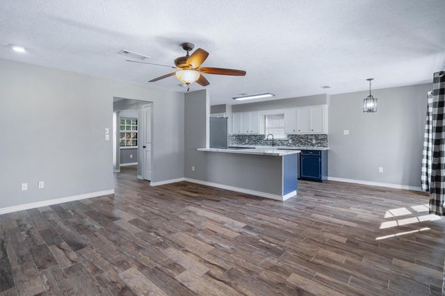 1413 21st Avenue N, Texas City, TX 77590