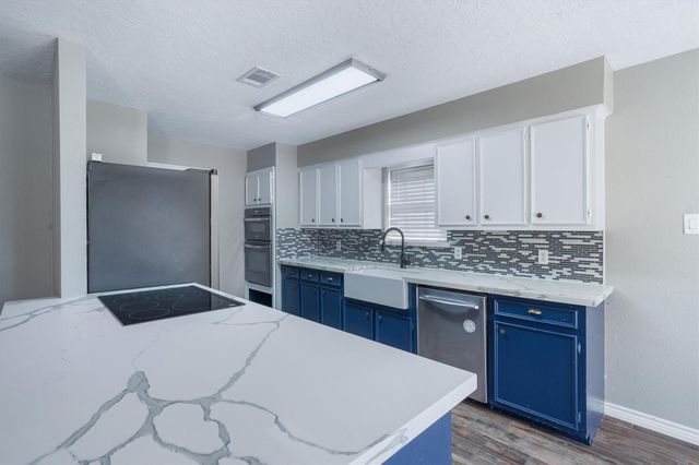 1413 21st Avenue N, Texas City, TX 77590