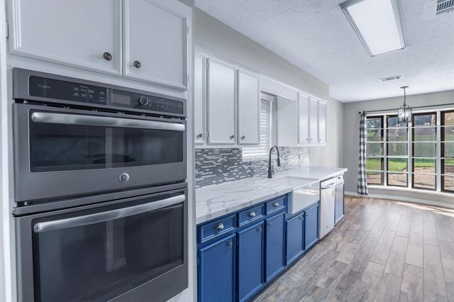 1413 21st Avenue N, Texas City, TX 77590