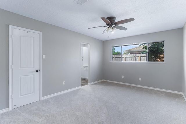 1413 21st Avenue N, Texas City, TX 77590