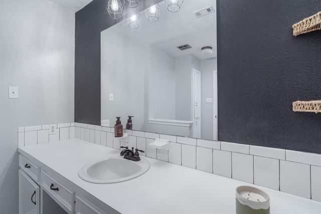 1413 21st Avenue N, Texas City, TX 77590