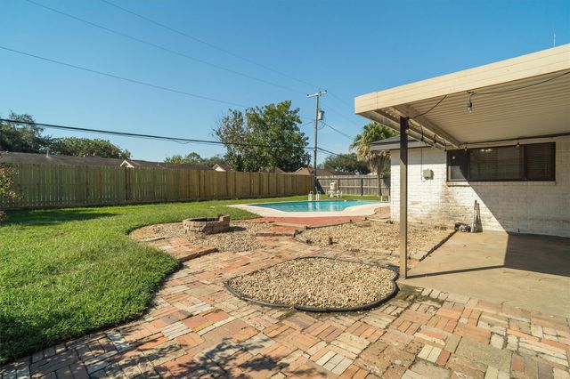 1413 21st Avenue N, Texas City, TX 77590