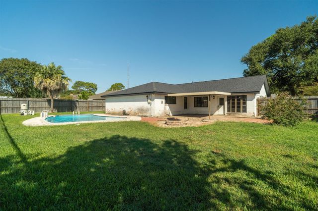 1413 21st Avenue N, Texas City, TX 77590