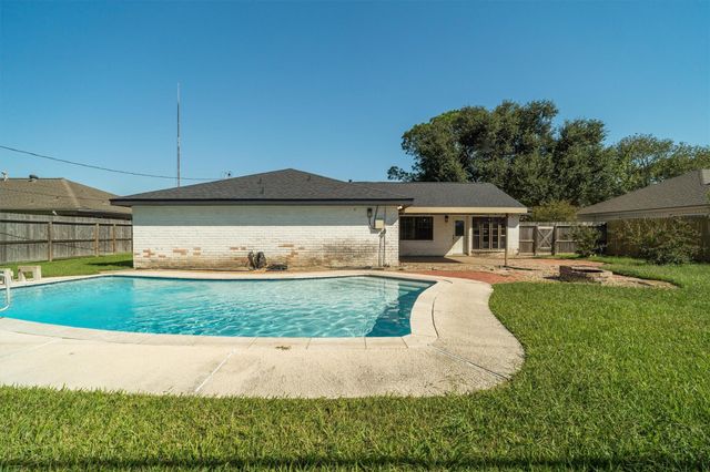 1413 21st Avenue N, Texas City, TX 77590