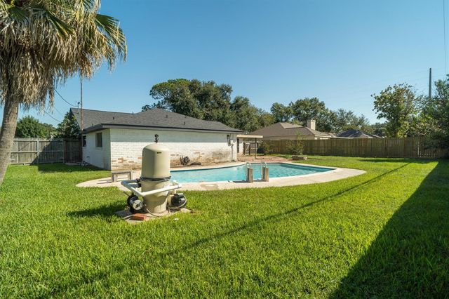 1413 21st Avenue N, Texas City, TX 77590