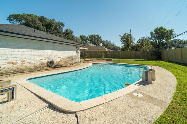 1413 21st Avenue N, Texas City, TX 77590