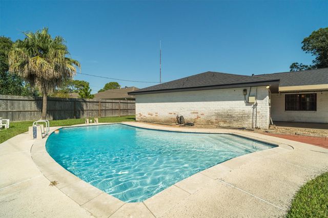 1413 21st Avenue N, Texas City, TX 77590