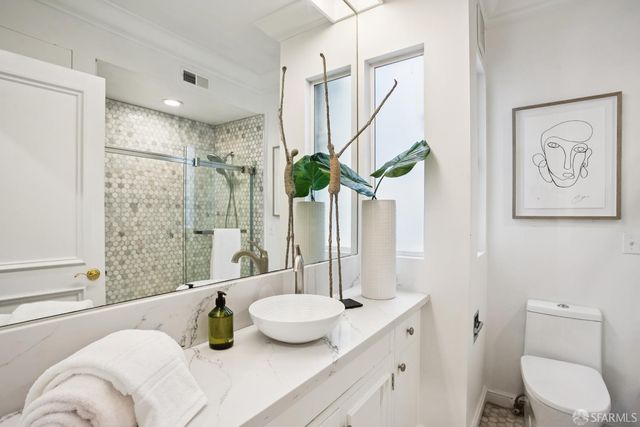 907 Douglass Street, San Francisco, CA 94114