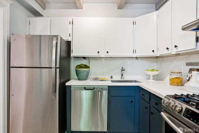 907 Douglass Street, San Francisco, CA 94114
