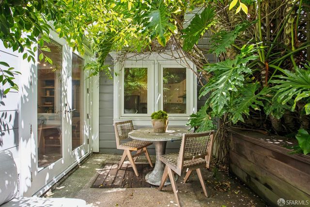 907 Douglass Street, San Francisco, CA 94114