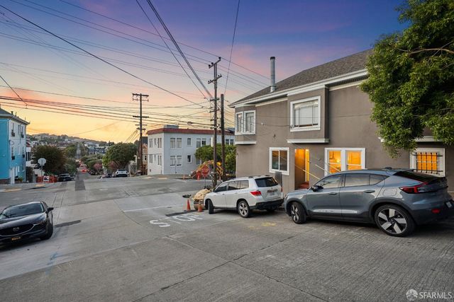 907 Douglass Street, San Francisco, CA 94114