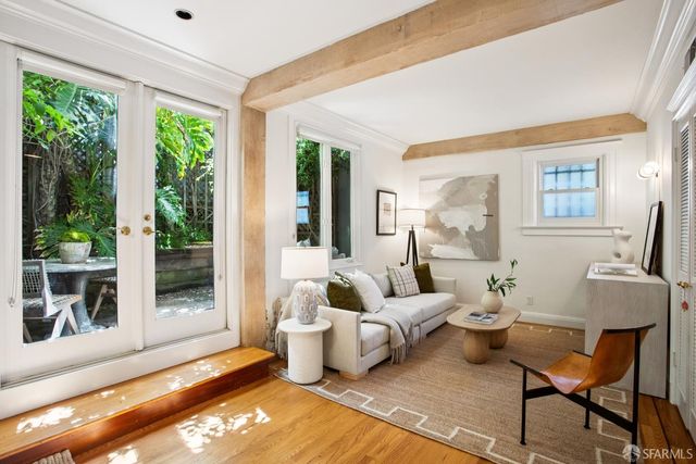 907 Douglass Street, San Francisco, CA 94114