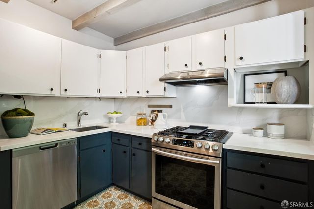907 Douglass Street, San Francisco, CA 94114