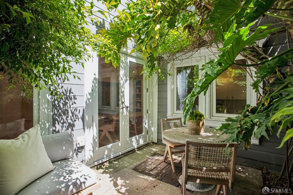 907 Douglass Street, San Francisco, CA 94114