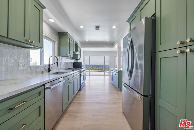 3710 Glenridge Drive, Los Angeles, CA 91423