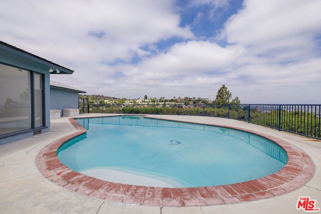 3710 Glenridge Drive, Los Angeles, CA 91423