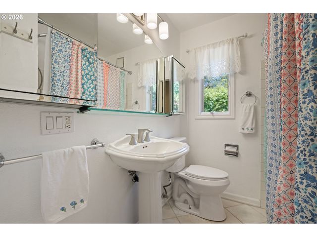 9511 Se TENINO Ct, Portland, OR 97266