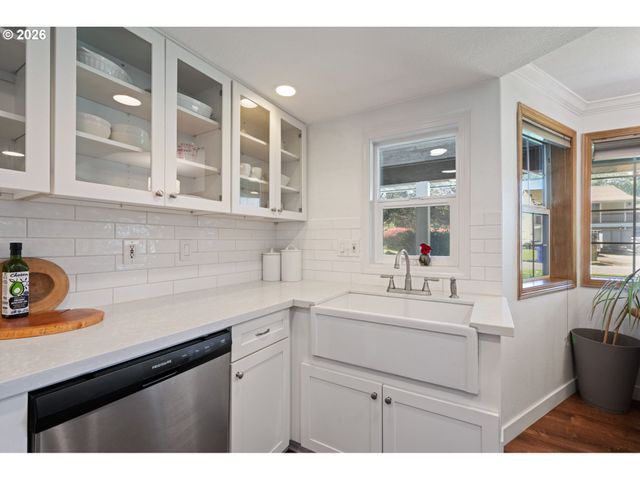 9511 Se TENINO Ct, Portland, OR 97266