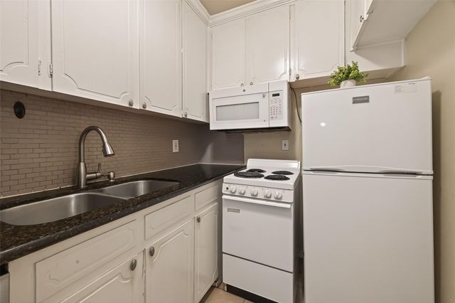 3400 Timmons Lane 31, Houston, TX 77027